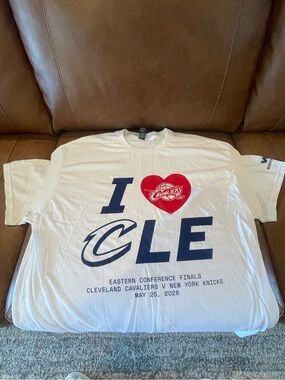 Gildan White Heavy Cotton Crewneck Tee with Black Neck Tag